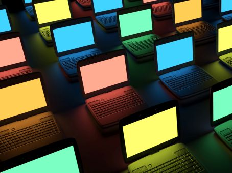Ministerstwo kupuje laptopy i monitory za ponad 40 mln zł