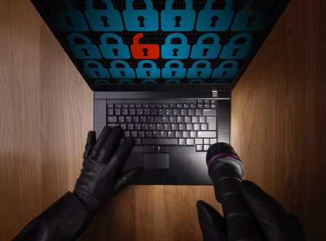 Cyberprzestępcy hulają w firmowej sieci nawet 15 miesięcy