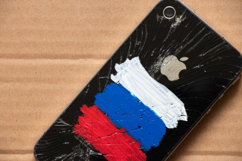 Apple traci 3 mln dol. dziennie na wstrzymaniu sprzedaży iPhone’ów do Rosji