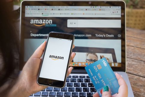 Amazon zmusza sprzedawców do zawyżania cen? Jest pozew