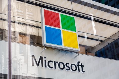 Dwucyfrowy spadek zysku Microsoftu