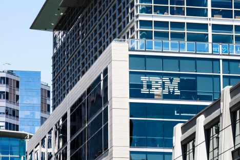 Zwolnienia w IBM