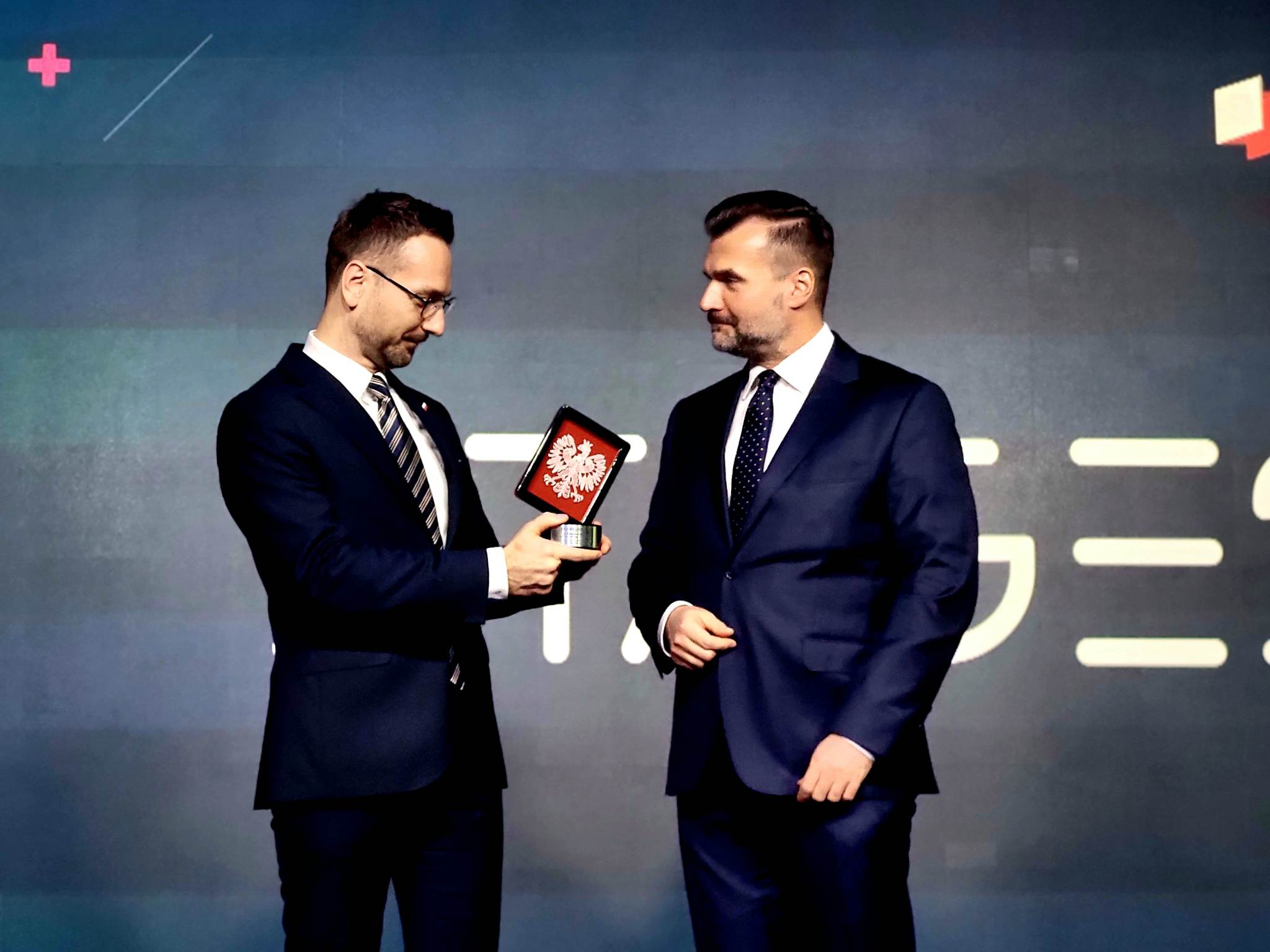 Minister uhonorowany „Cyfrowym Orłem” od polskiej branży cyfrowej