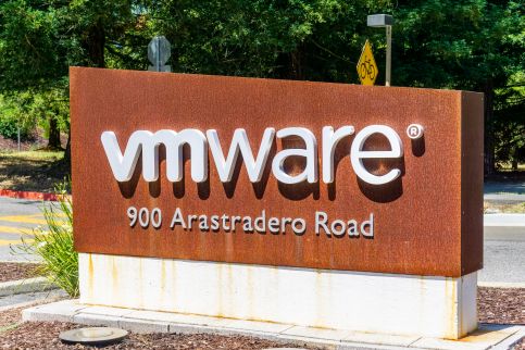 Przejęcie VMware’a jest nadal niepewne. Klienci mają problem