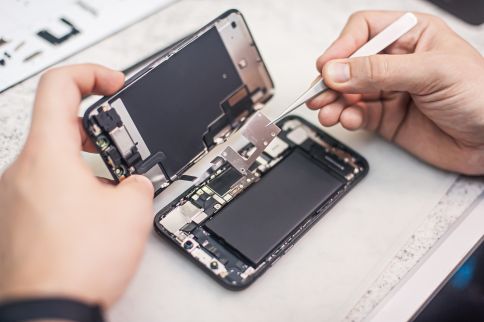 Samsung rozszerza na Polskę program samodzielnej naprawy