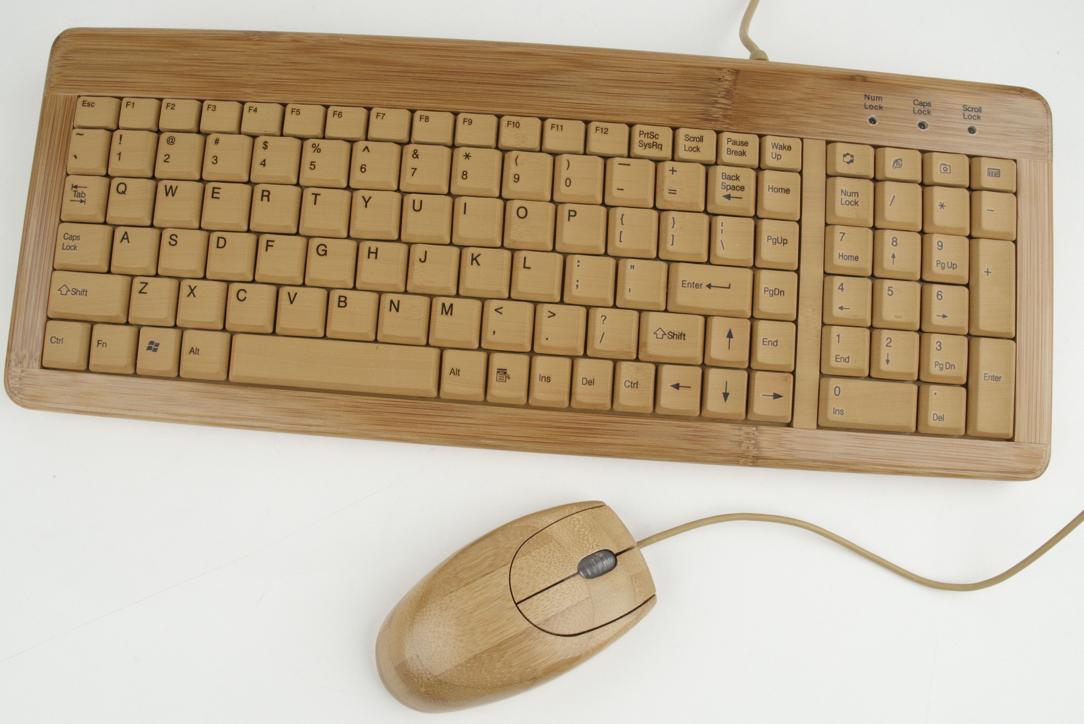 Impakt: klawiatura i mysz z bambusa