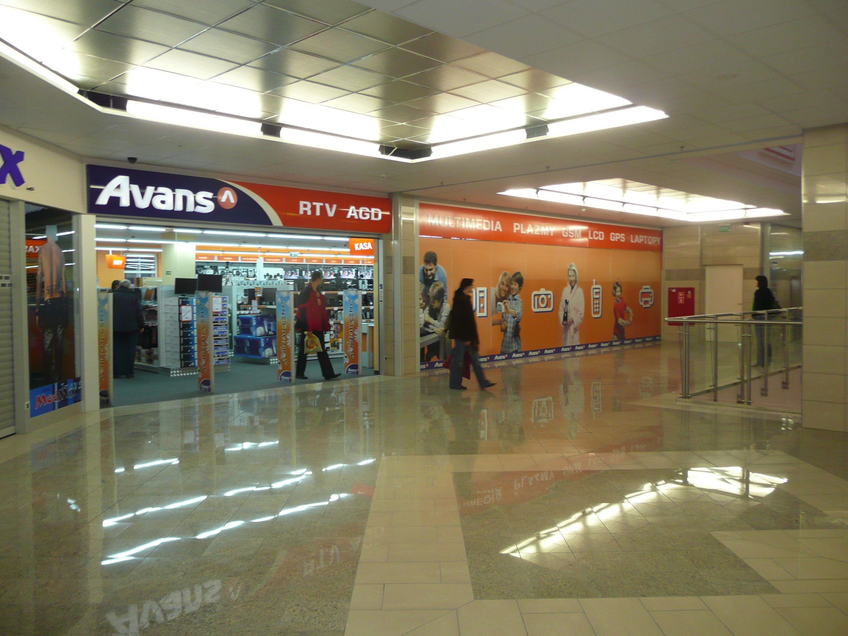 Avans przymierza się do centrów handlowych