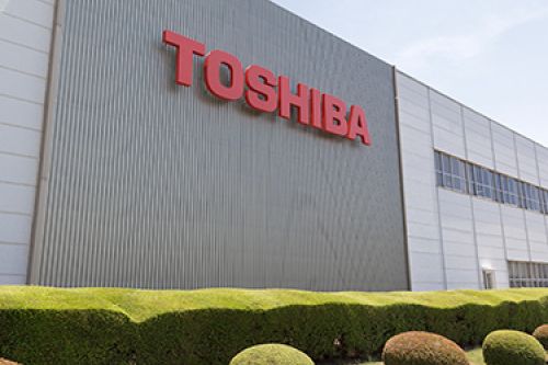 Zagraniczni inwestorzy pozywają Toshibę