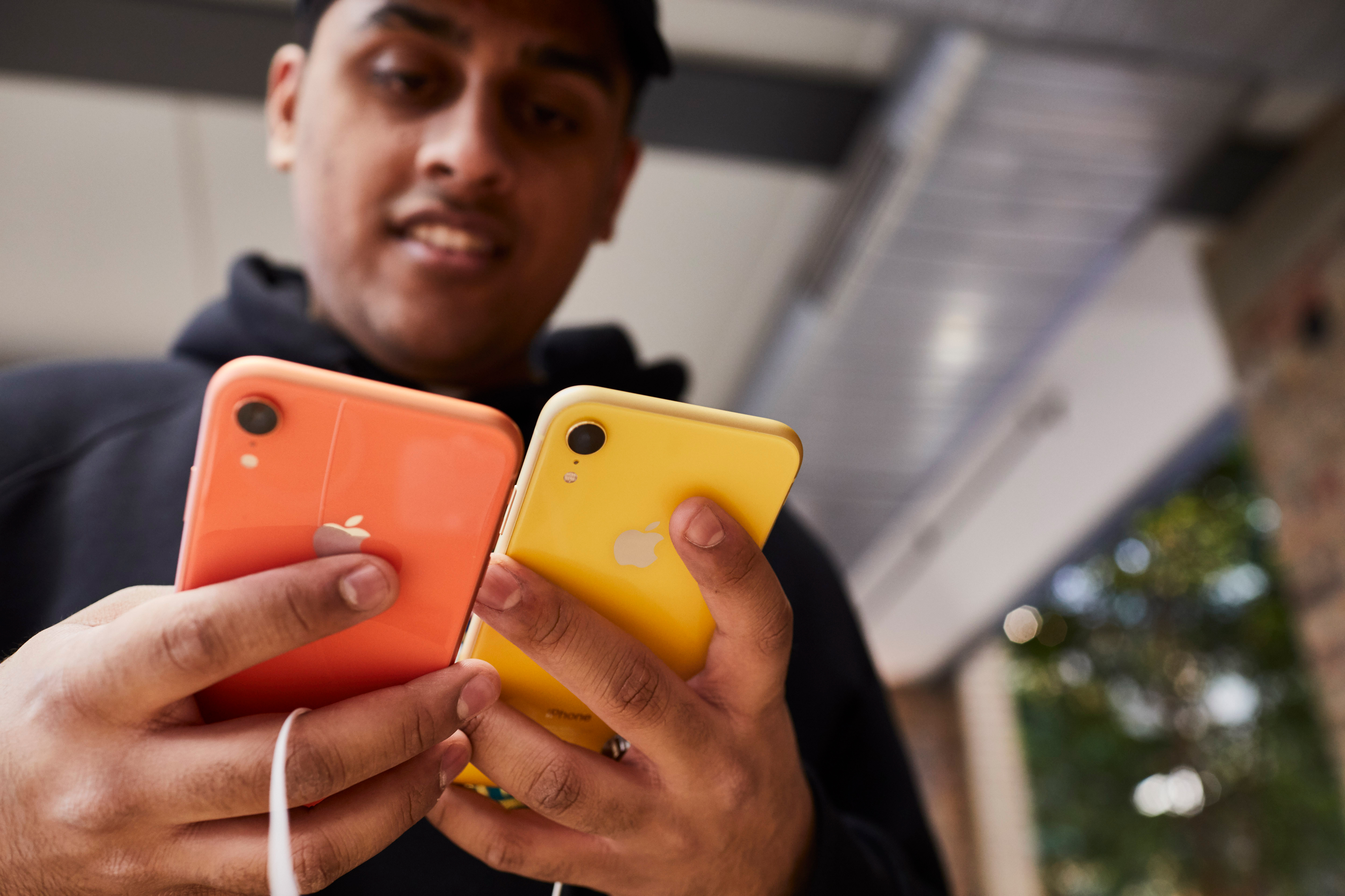 Spada sprzedaż iPhone’ów, Apple zetnie ceny