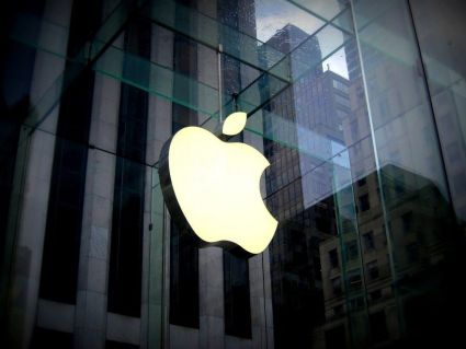 Apple pozwane na 1 mld dolarów
